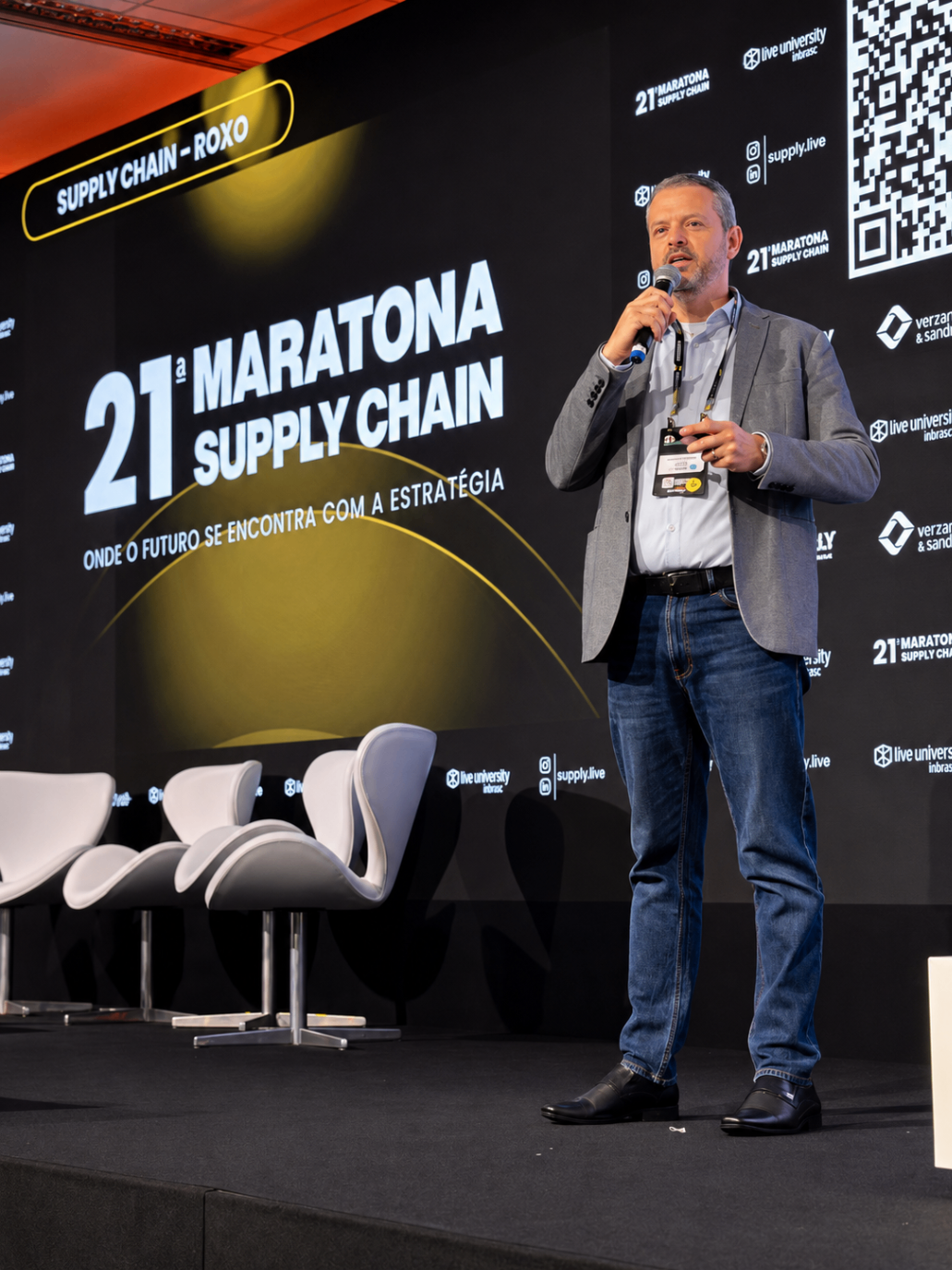 Edgar palestrando na Maratona Supply Chain